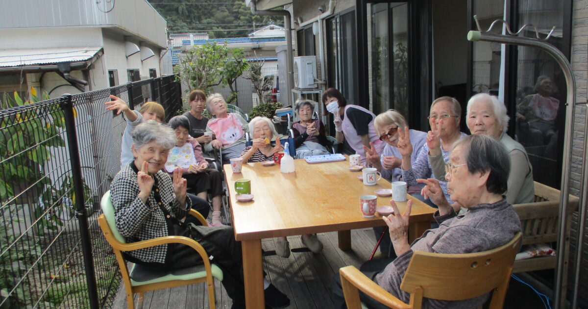 テラスでおやつタイム☀🍵