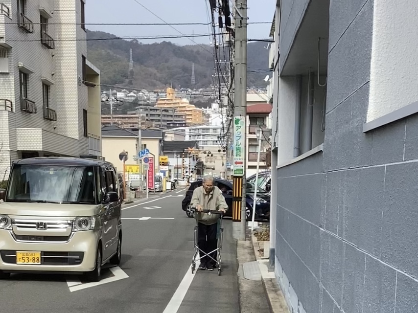 通過しまーす🚃🚃🚃