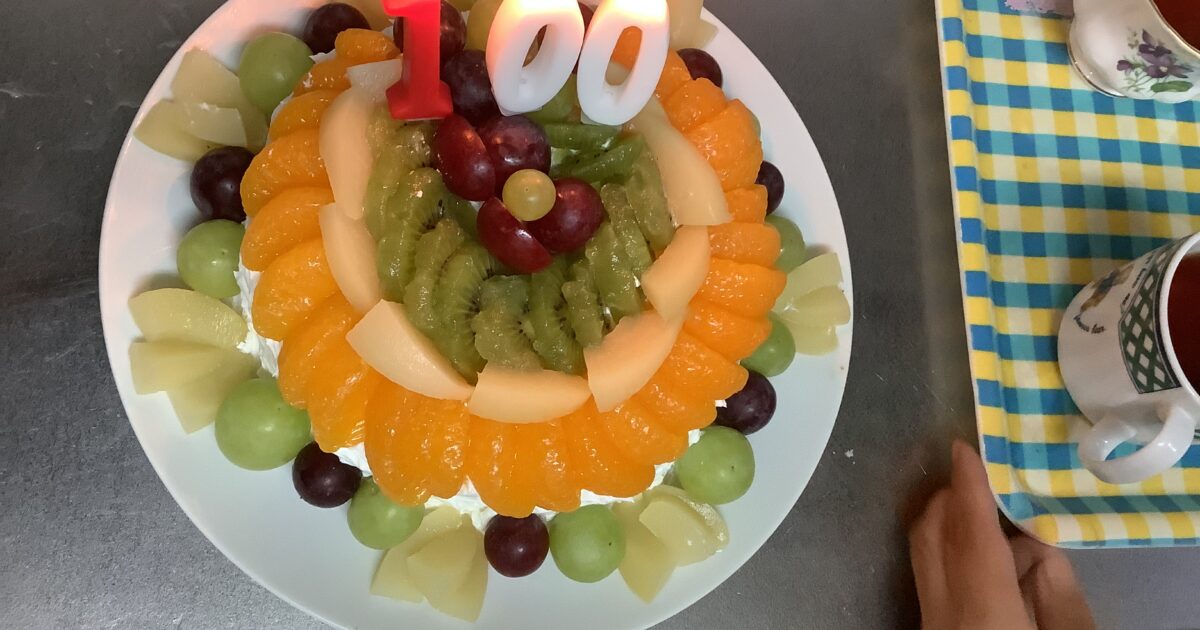 祝　100歳誕生日　🎂